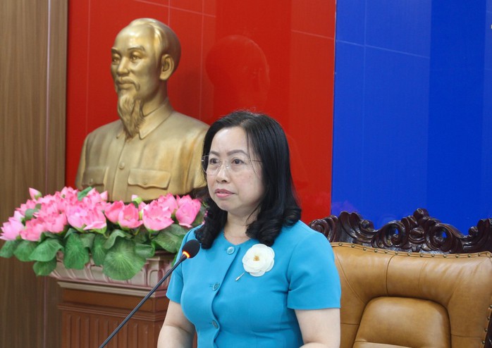 N&acirc;ng cao nhận thức ch&iacute;nh trị v&agrave; hiểu biết ph&aacute;p luật cho c&ocirc;ng nh&acirc;n lao động - Ảnh 4.