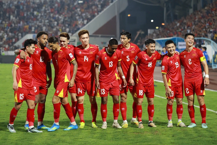 HLV Kim Sang-sik h&agrave;i l&ograve;ng với trận thắng c&aacute;ch biệt 2 b&agrave;n của tuyển Việt Nam - Ảnh 1.