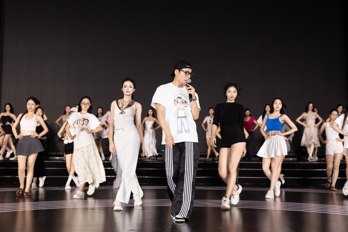 Ai đứng sau những màn đồng diễn ấn tượng ở chung kết Miss World Vietnam 2025 - Ảnh 10.