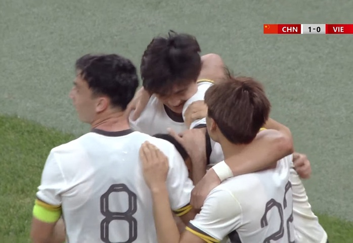 U23 Trung Quốc thắng Việt Nam nhờ si&ecirc;u phẩm, vẫn kh&ocirc;ng thể v&ocirc; địch giải - Ảnh 1.
