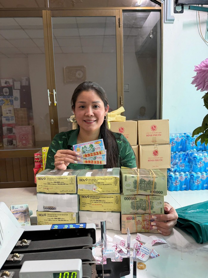 Chiều 31 - 3 , khách hàng trúng 2 giải độc đắc xổ số miền Nam tại Tây Ninh và TPHCM - Ảnh 1. Chiều 31 - 3 , khách hàng trúng 2 giải độc đắc xổ số miền Nam tại Tây Ninh và TPHCM - Ảnh 1.