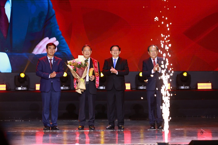 4 "cây đại thụ" được vinh danh tại giải thưởng Tinh hoa Pháp lý 2026 là ai? - Ảnh 2.