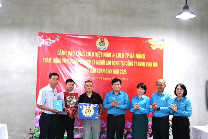 H&agrave;ng trăm c&ocirc;ng nh&acirc;n ở Đ&agrave; Nẵng nhận niềm vui bất ngờ đầu năm mới - Ảnh 6.