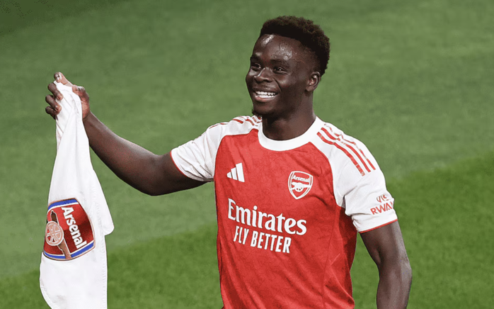 Bukayo Saka ghi b&agrave;n trận đấu thứ 300, Arsenal rộng cửa v&ocirc; địch - Ảnh 3.