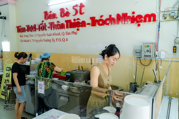 VIDEO: Qu&aacute;n b&uacute;n b&ograve; miễn ph&iacute; t&ocirc; lớn 60.000 đồng tại TPHCM - Ảnh 1.