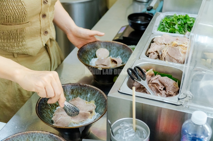 VIDEO: Qu&aacute;n b&uacute;n b&ograve; miễn ph&iacute; t&ocirc; lớn 60.000 đồng tại TPHCM - Ảnh 3.