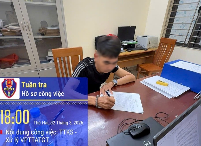 Xử phạt 2 người đàn ông lạng lách đánh võng trên quốc lộ 10 tại Hải Phòng - Ảnh 3. Xử phạt 2 người đàn ông lạng lách đánh võng trên quốc lộ 10 tại Hải Phòng - Ảnh 3.