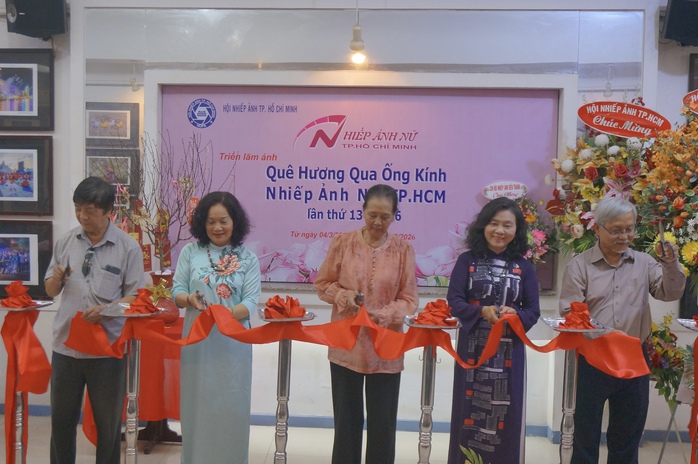 Chi&ecirc;m ngưỡng sắc m&agrave;u qu&ecirc; hương qua ống k&iacute;nh nhiếp ảnh nữ - Ảnh 1.