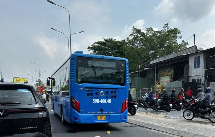 Tai nạn giao thông nghiêm trọng ở TPHCM khiến 1 người tử vong - Ảnh 2. Tai nạn giao thông nghiêm trọng ở TPHCM khiến 1 người tử vong - Ảnh 2.