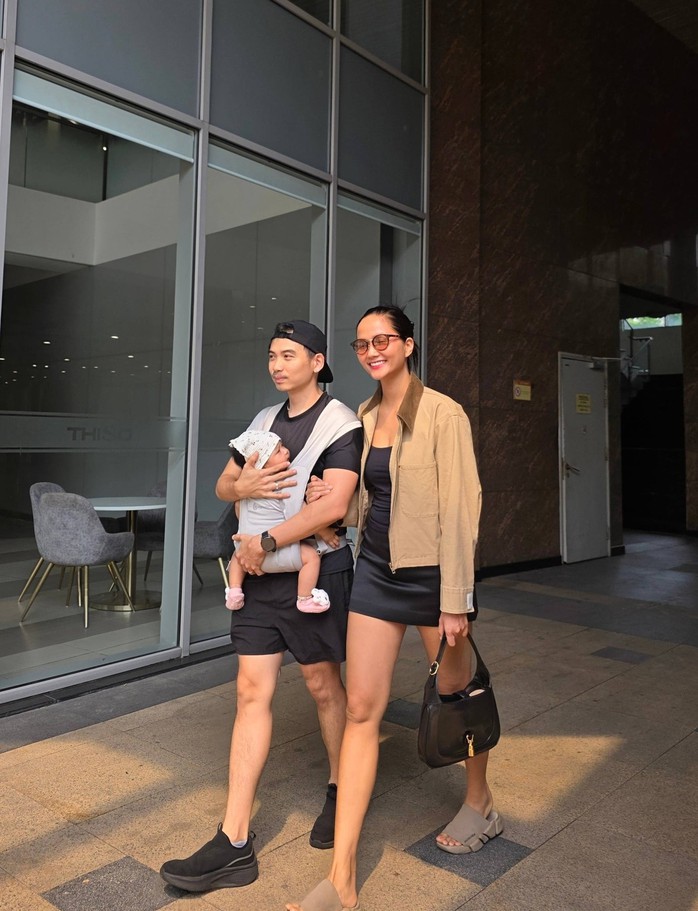 H'Hen Niê được lòng "mẹ bỉm" - Ảnh 2.