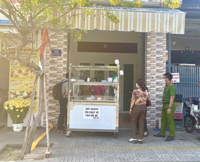 Th&ecirc;m nhiều người nhập viện sau khi ăn b&aacute;nh m&igrave; "kh&ocirc;ng t&ecirc;n" ở Vũng T&agrave;u - Ảnh 1.