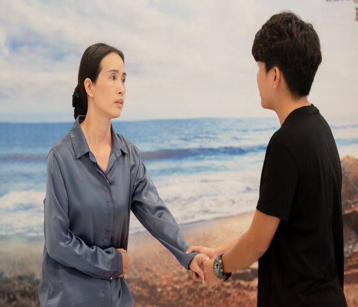 Nam Em, Khả Ngân "khóc sướt mướt" vì nghệ sĩ Quyền Linh - Ảnh 12.