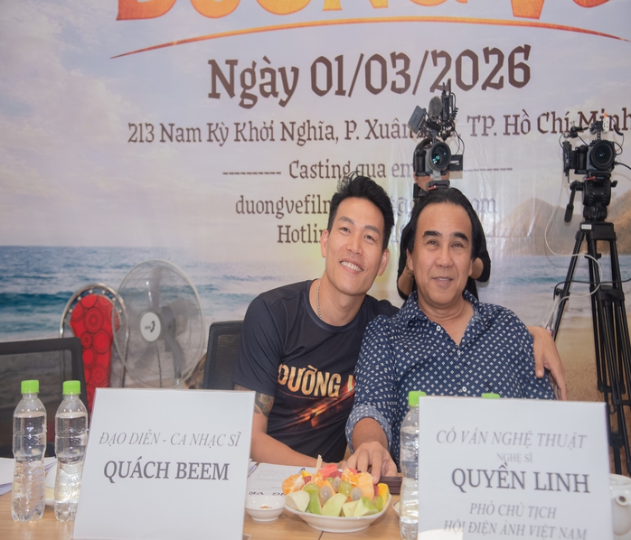 Nam Em, Khả Ngân "khóc sướt mướt" vì nghệ sĩ Quyền Linh - Ảnh 2.