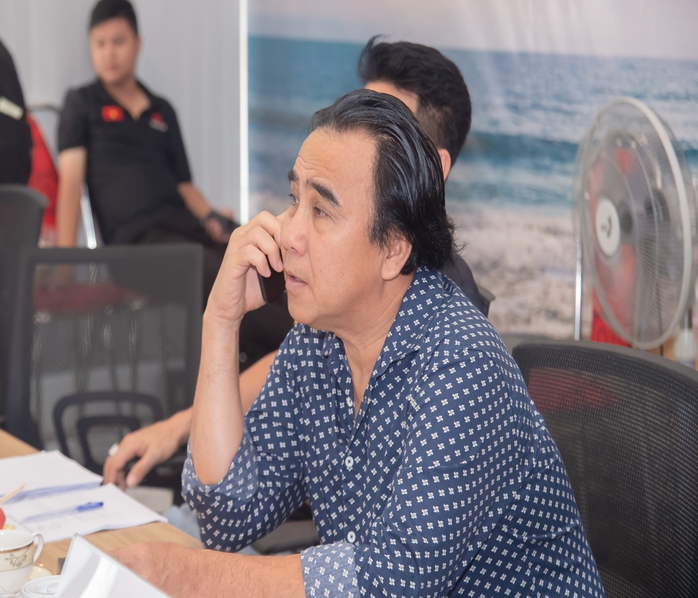 Nam Em, Khả Ngân "khóc sướt mướt" vì nghệ sĩ Quyền Linh - Ảnh 1.