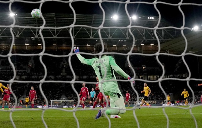 10 màn trụ hạng ngoạn mục nhất lịch sử Ngoại hạng Anh - Ảnh 2.