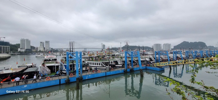 Quảng Ninh yêu cầu rà soát an toàn tàu du lịch Sau sự cố cháy tàu 2026 - Ảnh 1. Quảng Ninh yêu cầu rà soát an toàn tàu du lịch Sau sự cố cháy tàu 2026 - Ảnh 1.