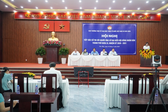 Chủ tịch UBND TPHCM: Du kh&aacute;ch đi tr&ecirc;n đường phố kh&ocirc;ng c&ograve;n d&ograve;m trước, ng&oacute; sau xem chừng cướp b&oacute;c - Ảnh 1.