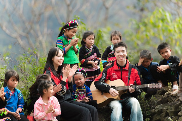 Hoa hậu Thanh Thủy "debut" l&agrave;m ca sĩ giữa s&acirc;n trường v&ugrave;ng cao  - Ảnh 1.