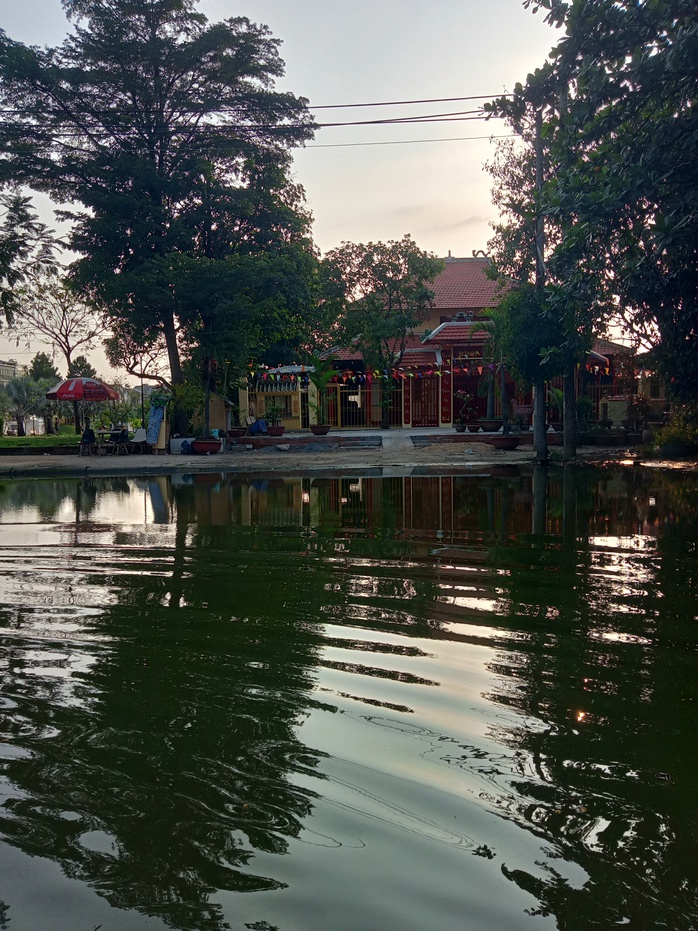 Kh&ocirc;ng mưa, nước vẫn ngập - Ảnh 1.