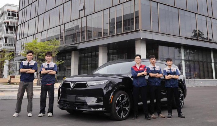 VinFast giao xe điện VF9 v&agrave; VF6 cho Đại học Duy T&acirc;n để sinh vi&ecirc;n thực h&agrave;nh - Ảnh 2.