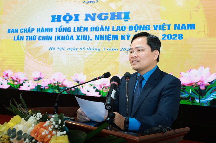 &Ocirc;ng Nguyễn Anh Tuấn giữ chức Chủ tịch Tổng LĐLĐ Việt Nam nhiệm kỳ 2023-2028 - Ảnh 1.