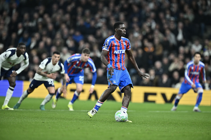 Tottenham sụp đổ 10 ph&uacute;t b&ugrave; giờ, thua sốc Crystal Palace s&acirc;n nh&agrave; - Ảnh 4.