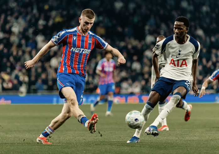 Tottenham sụp đổ 10 ph&uacute;t b&ugrave; giờ, thua sốc Crystal Palace s&acirc;n nh&agrave; - Ảnh 1.