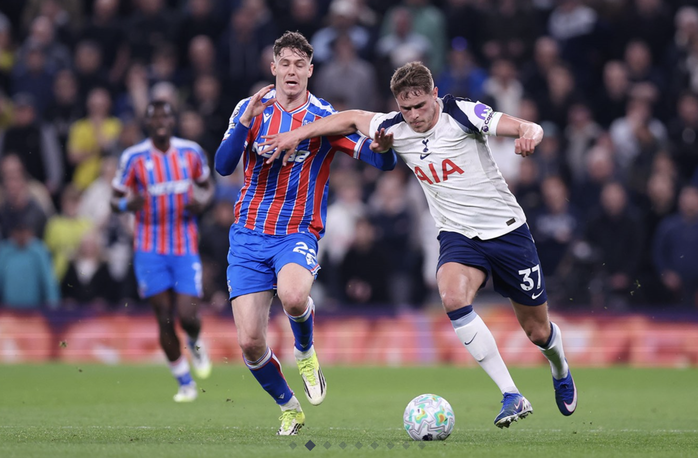 Tottenham sụp đổ 10 ph&uacute;t b&ugrave; giờ, thua sốc Crystal Palace s&acirc;n nh&agrave; - Ảnh 3.