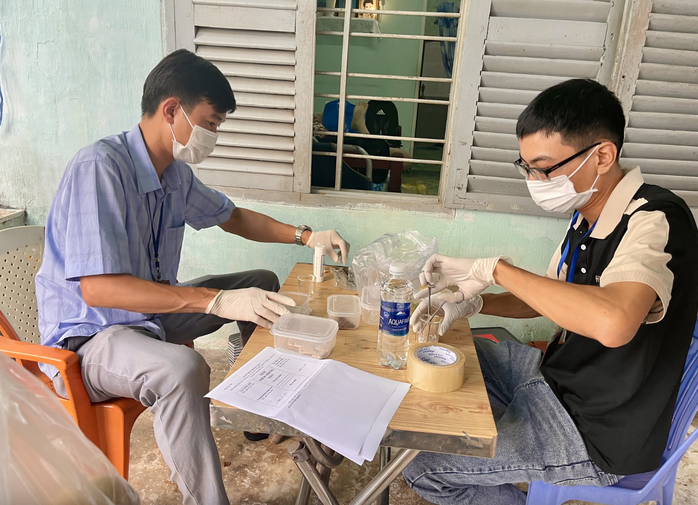 Vụ ngộ độc b&aacute;nh m&igrave; "kh&ocirc;ng t&ecirc;n" số người nhập viện l&ecirc;n 79 người - Ảnh 1.