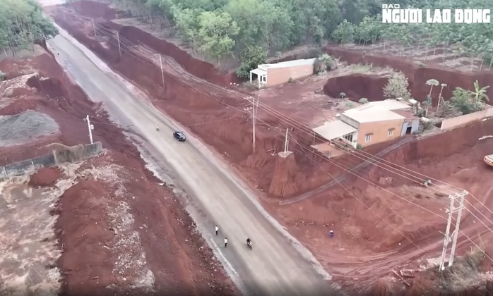 Th&ocirc;ng tin mới vụ nhiều nh&agrave; d&acirc;n ở Đồng Nai cheo leo m&eacute;p &lsquo;vực&rsquo; - Ảnh 1.