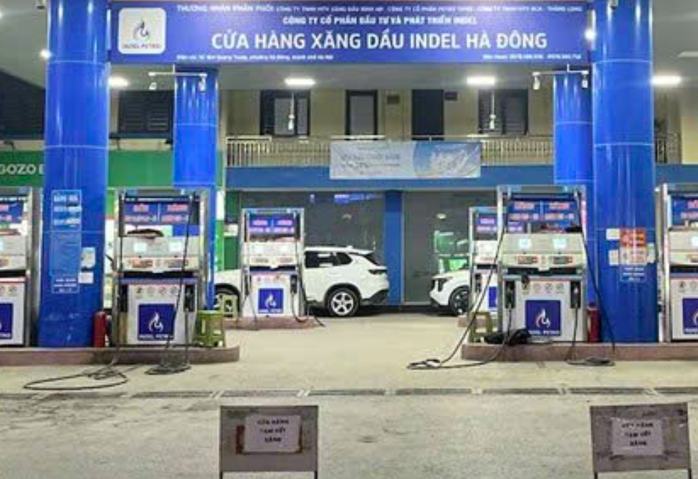 Cửa h&agrave;ng xăng dầu H&agrave; Nội hết h&agrave;ng v&igrave; nguồn cung bị gi&aacute;n đoạn - Ảnh 1.