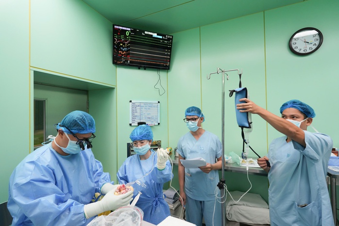 Một gia đ&igrave;nh danh tiếng của ng&agrave;nh Y Việt Nam: 2 bố con đều l&agrave; gi&aacute;m đốc bệnh viện - Ảnh 2.