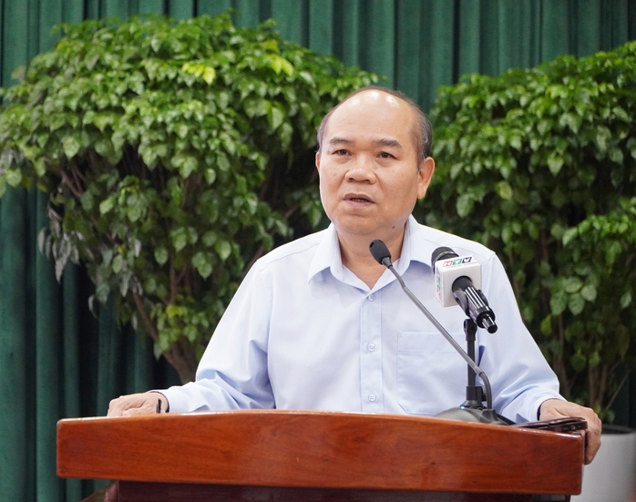 Ph&oacute; Chủ tịch UBND TPHCM Trần Văn Bảy v&agrave; Gi&aacute;m đốc C&ocirc;ng an TPHCM Mai Ho&agrave;ng nhận th&ecirc;m nhiệm vụ - Ảnh 1.