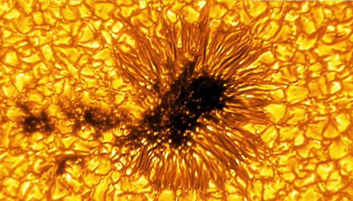 Mặt Trời rơi v&agrave;o trạng th&aacute;i chưa từng xảy ra gần 4 năm qua - Ảnh 1.