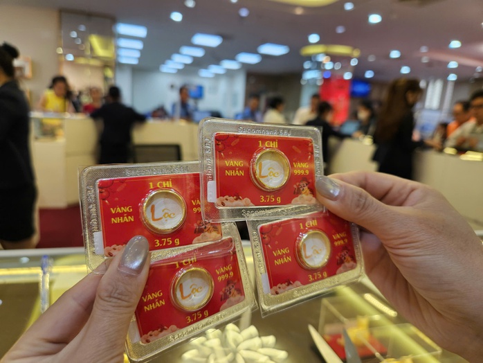 Gi&aacute; v&agrave;ng miếng SJC 2026 tăng trở lại giữa l&uacute;c gi&aacute; thế giới giảm mạnh - Ảnh 2.