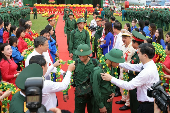 Th&ocirc;ng điệp của Chủ tịch UBND TP Cần Thơ tại lễ giao nhận qu&acirc;n 2026 - Ảnh 3.