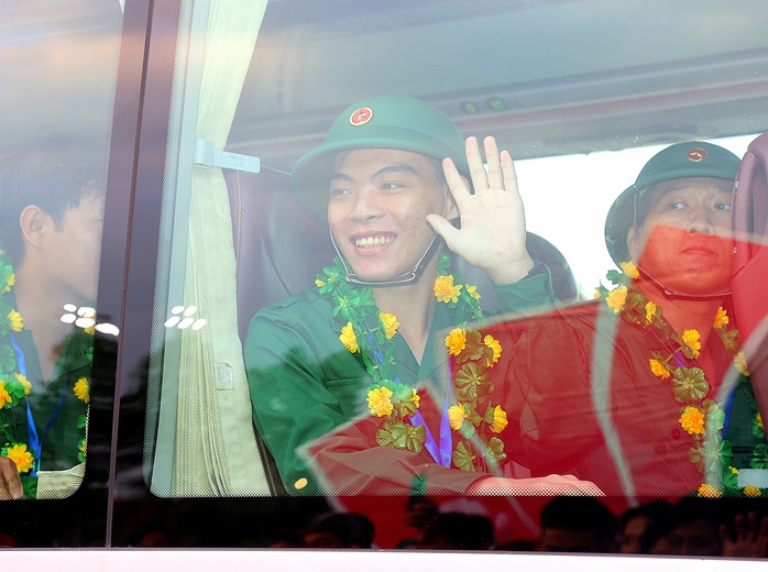 Th&ocirc;ng điệp của Chủ tịch UBND TP Cần Thơ tại lễ giao nhận qu&acirc;n 2026 - Ảnh 8.