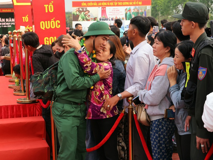 Th&ocirc;ng điệp của Chủ tịch UBND TP Cần Thơ tại lễ giao nhận qu&acirc;n 2026 - Ảnh 5.