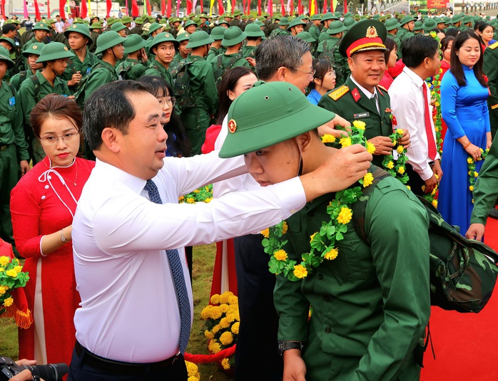 Th&ocirc;ng điệp của Chủ tịch UBND TP Cần Thơ tại lễ giao nhận qu&acirc;n 2026 - Ảnh 4.