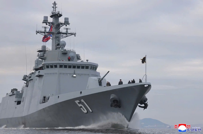 Triều Ti&ecirc;n thử t&ecirc;n lửa từ t&agrave;u khu trục mới, th&uacute;c đẩy mục ti&ecirc;u hạt nh&acirc;n h&oacute;a hải qu&acirc;n - Ảnh 2.