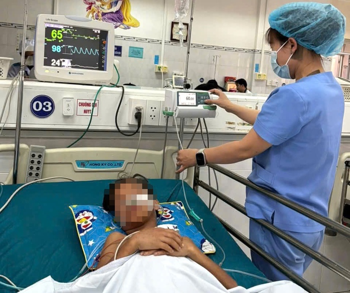 Một bệnh nhi 12 tuổi nhiễm vi khuẩn nguy hiểm, hiếm gặp - Ảnh 1.