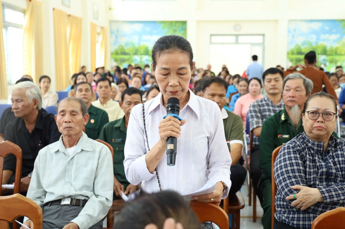 Cử tri x&atilde; Hưng Long kiến nghị nhiều vấn đề nhằm th&uacute;c đẩy ph&aacute;t triển kinh tế địa phương - Ảnh 3.