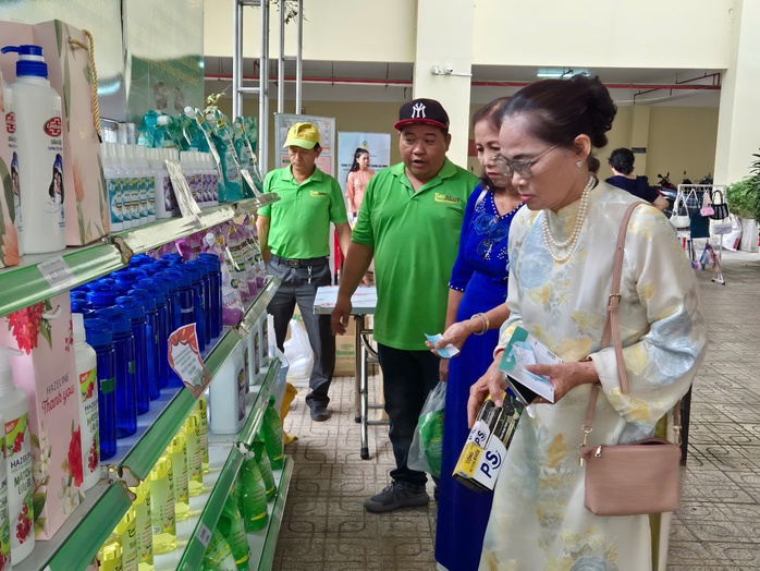 Lao động nữ phường An Lạc rộn r&agrave;ng kỷ niệm ng&agrave;y quốc tế Phụ nữ 8-3 - Ảnh 2.