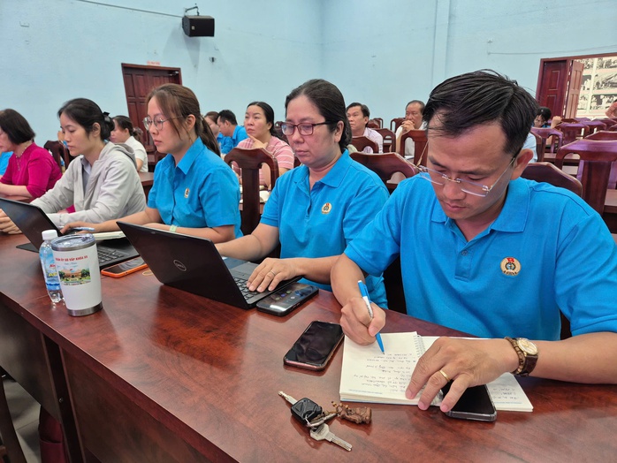 Triển khai ứng dụng điều h&agrave;nh C&ocirc;ng đo&agrave;n TPHCM đến C&ocirc;ng đo&agrave;n phường, x&atilde;, cơ sở - Ảnh 3.