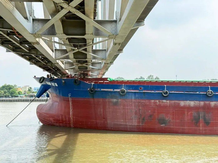 H&eacute; lộ nguy&ecirc;n nh&acirc;n vụ x&agrave; lan va Cầu Ghềnh khiến đường sắt Bắc-Nam gi&aacute;n đoạn - Ảnh 1.