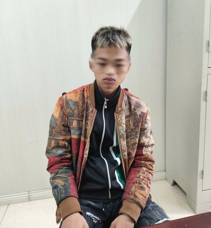 Cản trở giao th&ocirc;ng trong lễ giao nhận qu&acirc;n tại Hưng Y&ecirc;n: Nam thanh ni&ecirc;n bị xử l&yacute; - Ảnh 2.