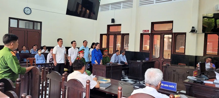 Nhiều cựu c&aacute;n bộ Đồng Th&aacute;p hầu t&ograve;a v&igrave; tham &ocirc; t&agrave;i sản lớn - Ảnh 3.