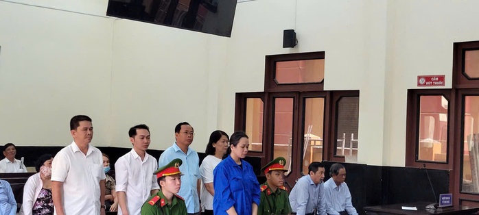 Nhiều cựu c&aacute;n bộ Đồng Th&aacute;p hầu t&ograve;a v&igrave; tham &ocirc; t&agrave;i sản lớn - Ảnh 4.