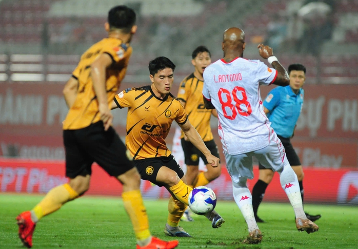 Bóng đá Thanh Hóa thoát hiểm! - Ảnh 1.