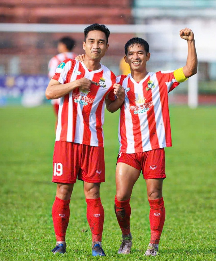 Mất người v&igrave; thẻ đỏ, CLB Long An thua ngược tr&ecirc;n s&acirc;n nh&agrave; - Ảnh 1.